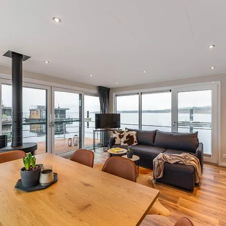 Hausboot Atlantis Ботель *